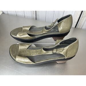 Antelope Green Size 40 EU Leather Slingback Heels US 9.5-10 Sandals